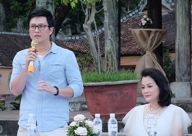 Trần Lê Nam và Thanh Hoa khá trẻ trung trong phim và có nhiều thông điệp tích cực chứ không cam chịu