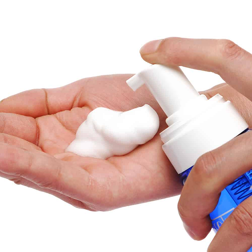 Sữa tắm khô Joyce & Doll dạng bọt cho mèo, dễ sử dụng và làm sạch lông nhanh chóng.