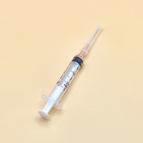 Chọn bơm tiêm phù hợp theo cân nặng chó để tiêm thuốc chính xác