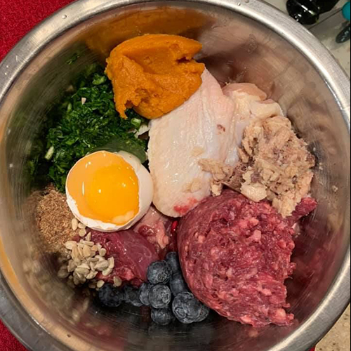 Nguyên liệu làm pate gan và thịt lợn cho chó tại nhà.