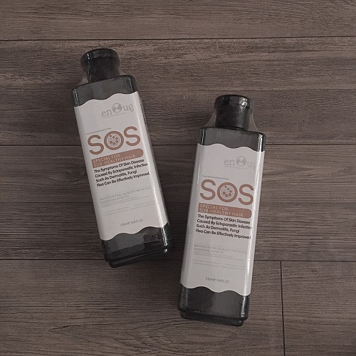 Sữa tắm SOS dành cho Poodle đen giúp khử mùi, dưỡng lông và ngăn ngừa ve rận.
