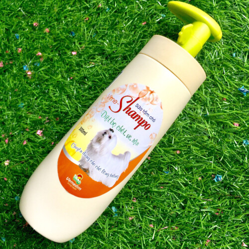 Sữa tắm Vime Shampoo diệt ve, rận, bọ chét cho chó Poodle.