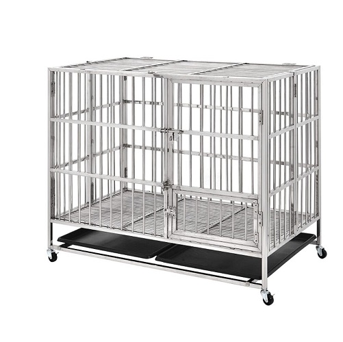 Chuồng chó Poodle inox chắc chắn, có bánh xe di chuyển tiện lợi.