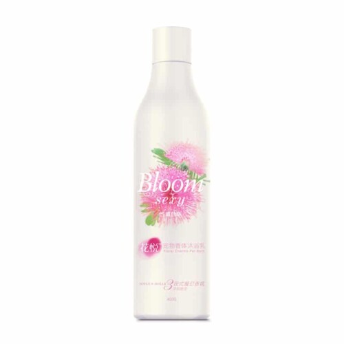 Chai sữa tắm cho mèo Bloom Sexy hương hoa nhẹ dịu, thiết kế trắng hồng tinh tế