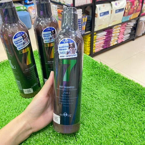 Sữa tắm PH7 cho chó với độ pH trung tính, hương mật ong và trái cây.